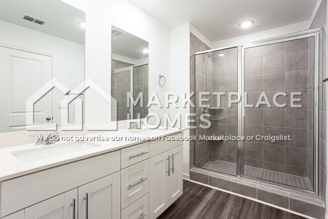 Building Photo - 124 Harpy Dr