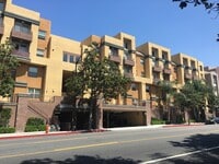 Building Photo - 2BR + 2 1/2BA CONDO AVAILABLE NOW IN BURBANK!