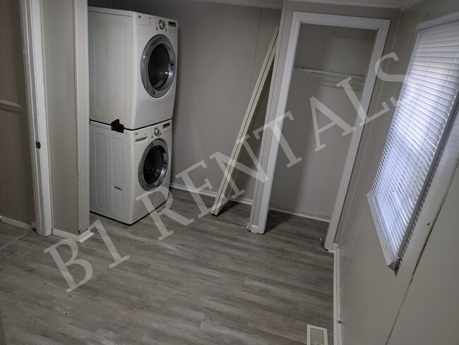Building Photo - 361 Hege Ave