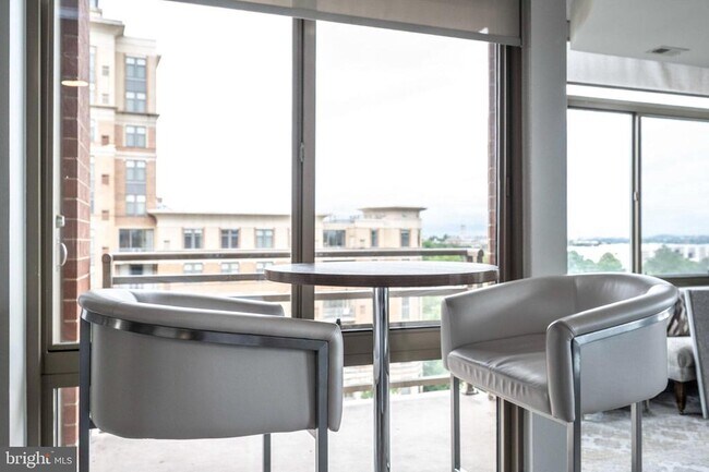 Building Photo - 3600 S Glebe Rd