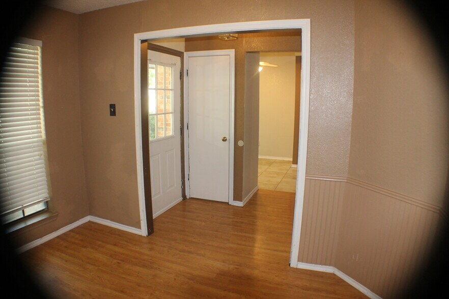 Building Photo - 1206 Devonshire Ln