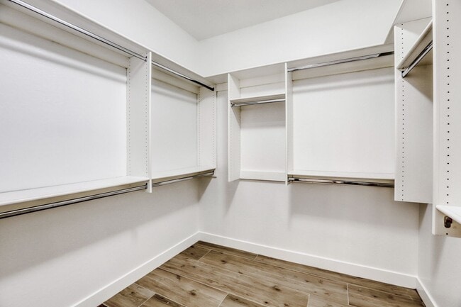 Building Photo - 800 W Howe St