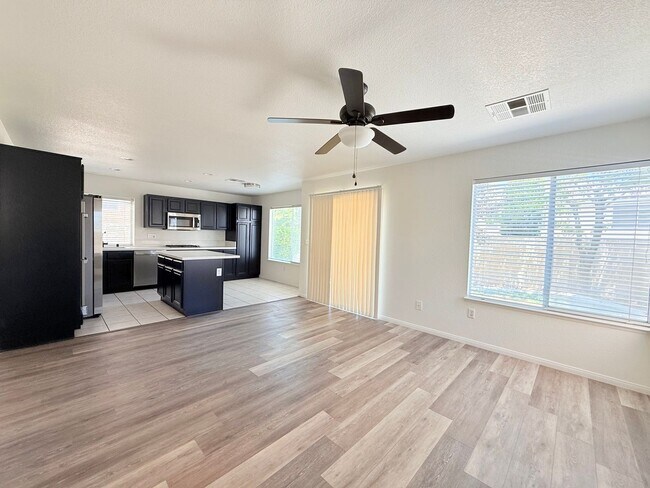 Building Photo - Highly desirable North Summerlin single-fa...