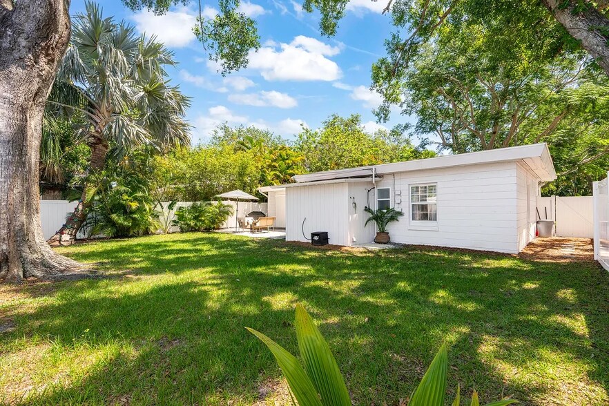 Building Photo - 2441 Granada Ave