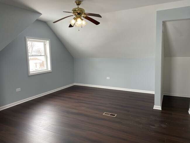 Building Photo - 9129 S Chappel Ave