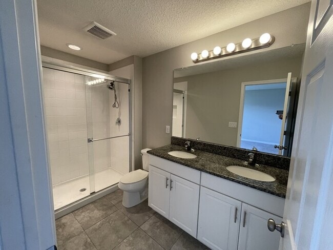 Building Photo - Coming Soon! Spacious 3/2.5 Townhome with ...
