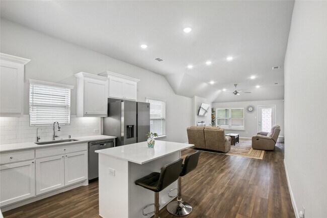 Building Photo - 1613 Wayback Dr