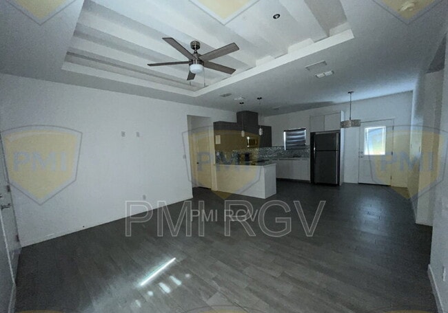 Building Photo - 805 W Garrison Dr
