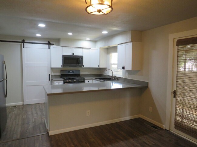 Building Photo - Home in Orland Available Now!