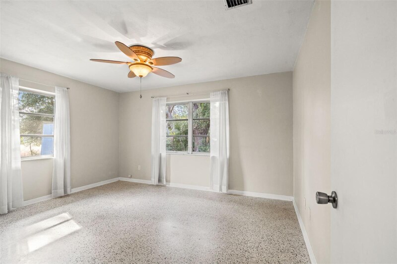 Building Photo - 6422 Fairlawn St