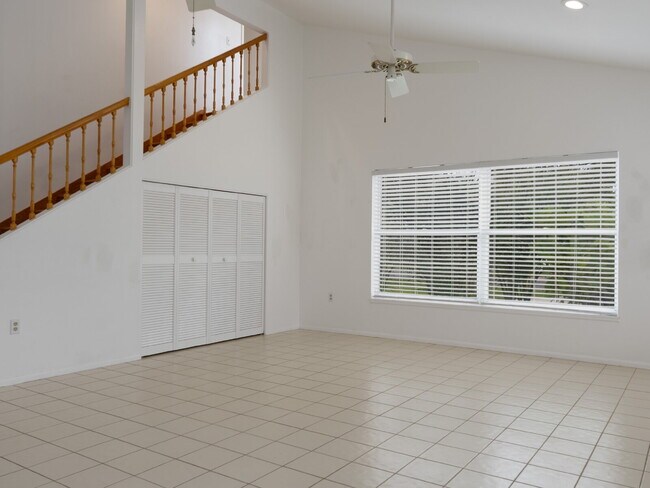 Building Photo - Spacious 5-Bed, 4-Bath Sarasota Home with ...