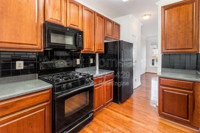 Building Photo - 9875 Dochart Sound Ln