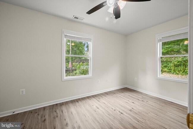 Building Photo - 500 Fern Rd