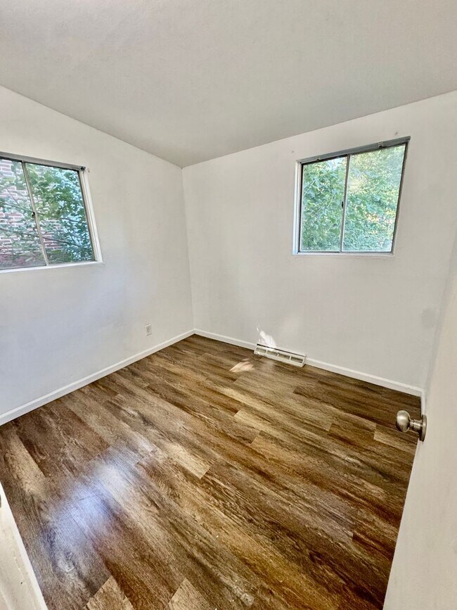 Building Photo - Charming 3-bedroom!