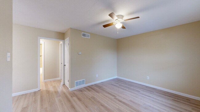 Building Photo - $895 + 2 WEEKS FREE!!!