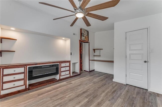 Building Photo - 301 Melton Dr