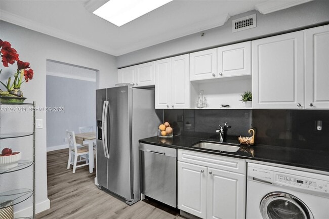 Building Photo - 2501 S Ocean Dr