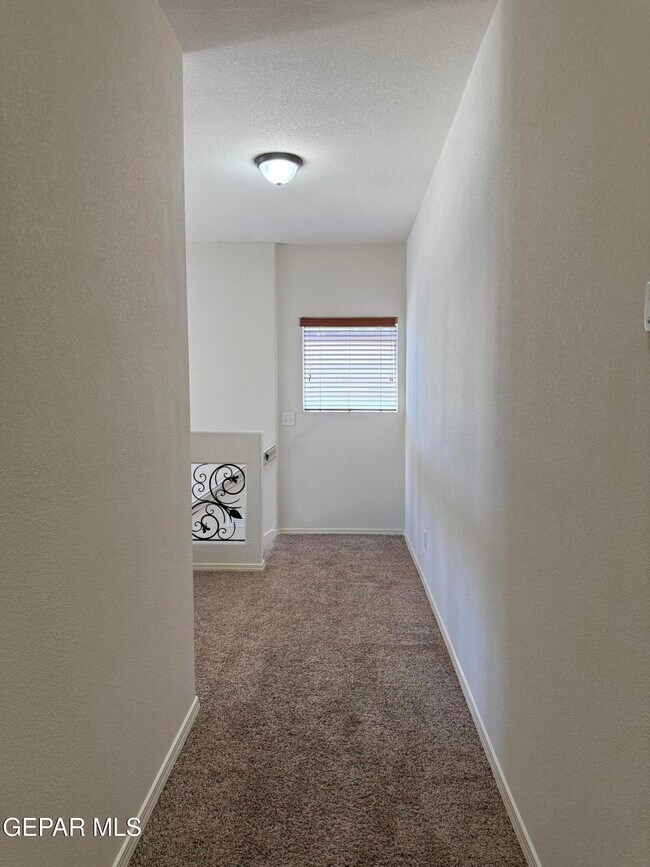 Building Photo - 3737 Tierra Campa Dr