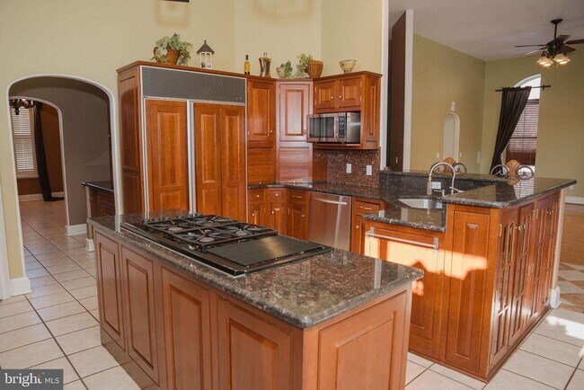 Building Photo - 6902 Tower of London Dr