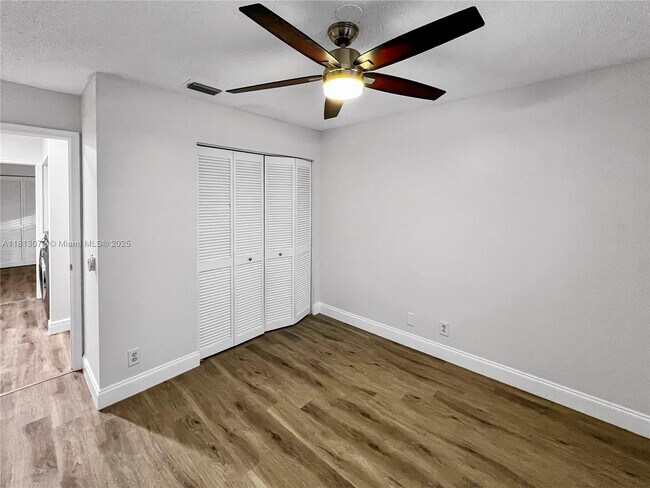 Building Photo - 841 Stanton Dr