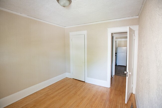 Building Photo - 3000 N Oakland Ave