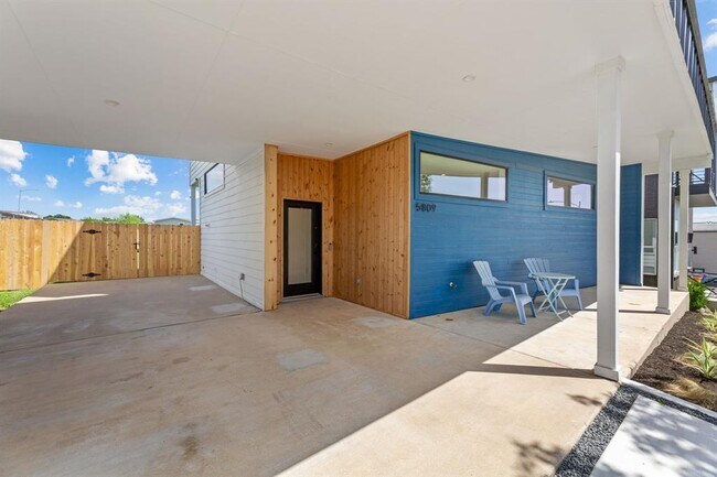 Building Photo - 5809 Toscana Ave