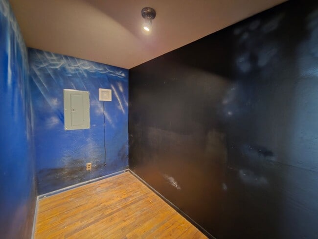 Building Photo - charming 3-bedroom, 2-bathroom home with l...