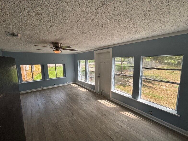 Den/Back Room - 4305 Kay Cir