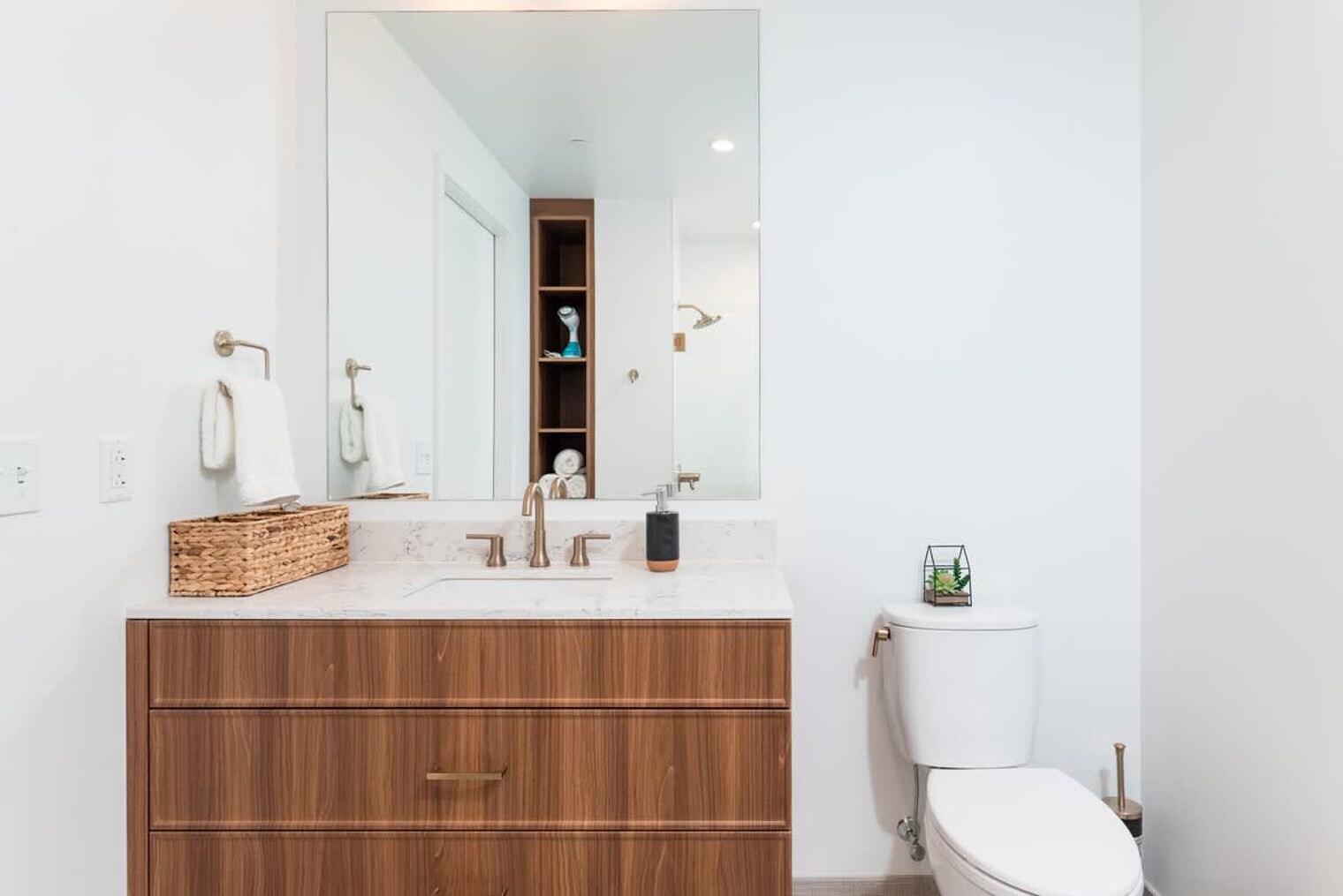 Building Photo - 101 Main St