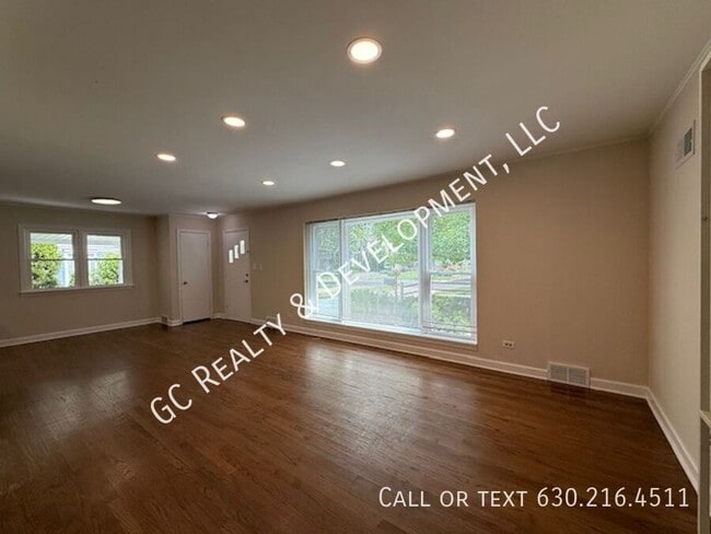 Building Photo - 318 S Hale St