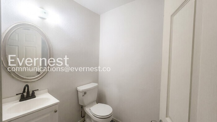 Building Photo - 125 Magendie St