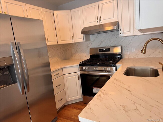 Building Photo - 197 Ramapo Rd