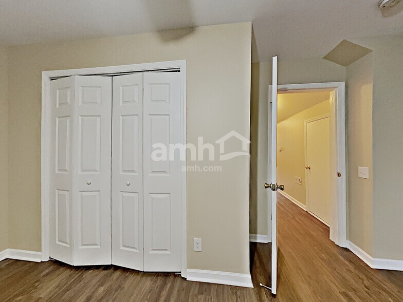 Building Photo - 2227 Joann Dr