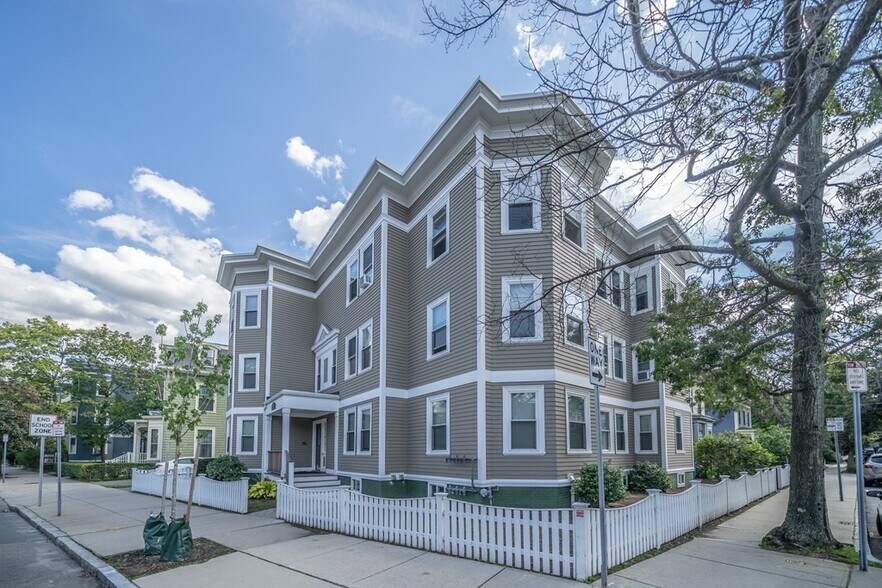 Building Photo - 1588 Cambridge St