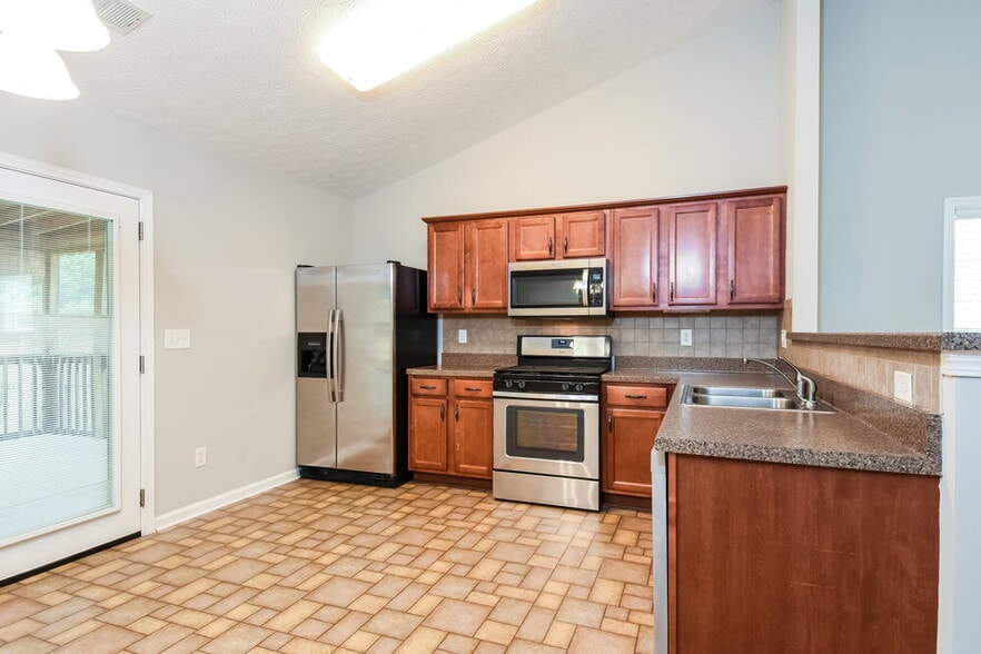 Building Photo - 210 Winterbury Dr
