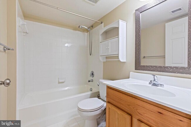 Building Photo - 2460 Five Fathom Cir