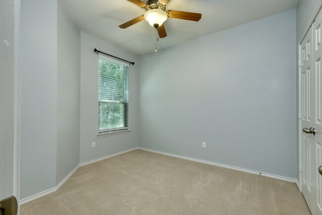 Building Photo - 451 New Bridge Dr