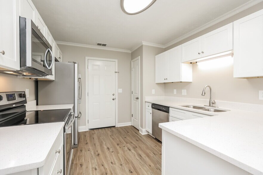 Building Photo - 1195 St Andrews Dr