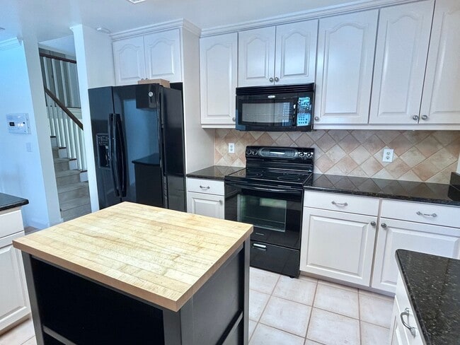 Building Photo - Classic waterfront Snell Isle Estates 3 Bed 2.5 Bath Home w/ private dock and boat lift!