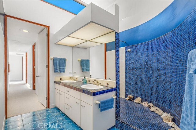 Building Photo - 3028 Overhill Dr