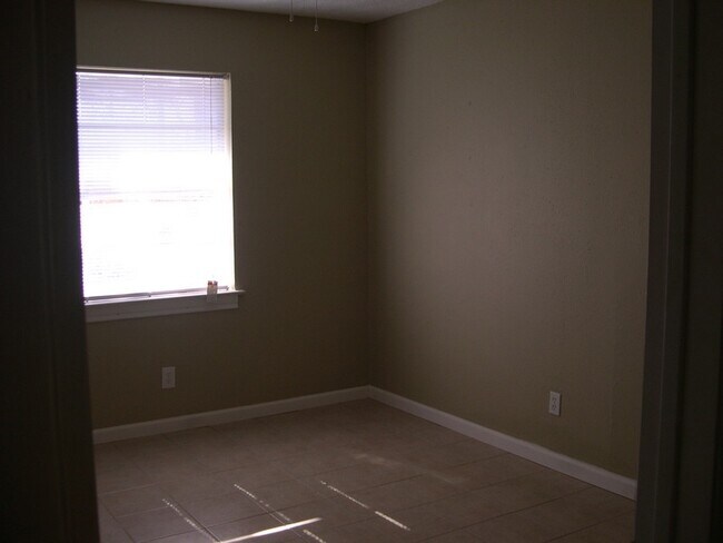 Building Photo - 3 Bedroom House in Garland, TX