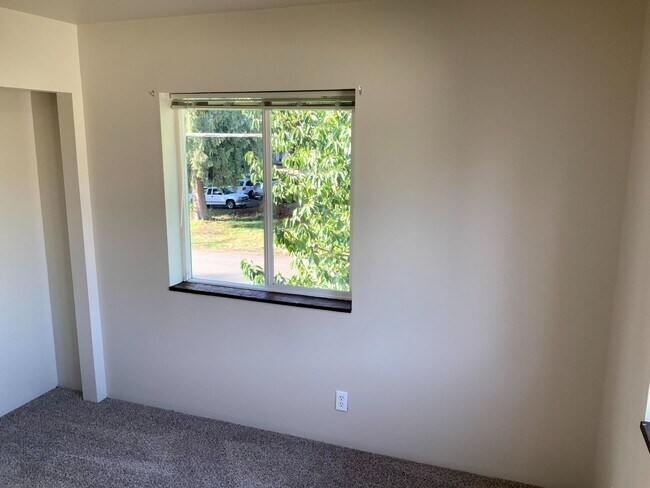 Building Photo - 2 Bedroom in Bethel-Danebo Area