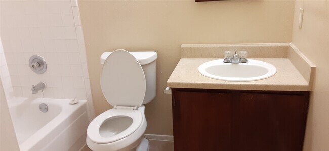 Building Photo - 8527 Ashlawn Dr