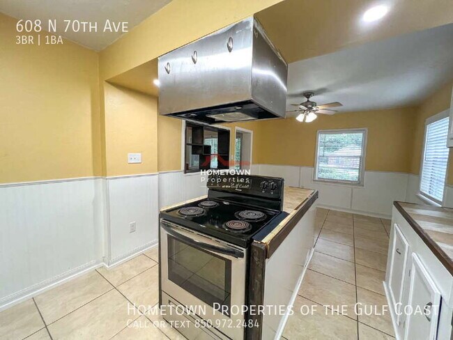 Building Photo - 608 N 70th Ave