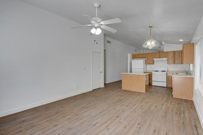 Building Photo - Charming Single-Story in Silverado Ranch!