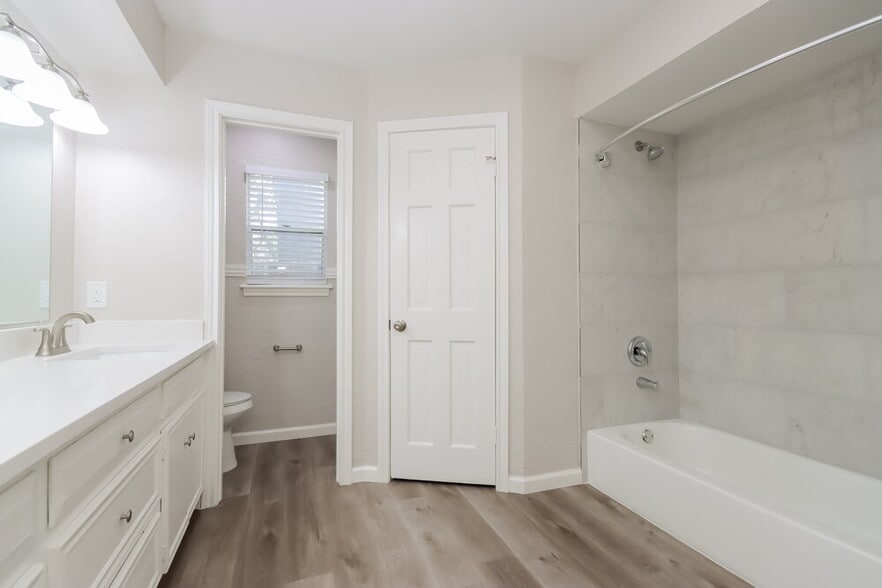 Building Photo - 1807 Hamlin Valley Dr