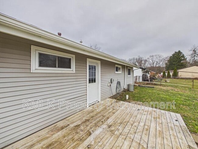 Building Photo - 3434 Lawndale Dr