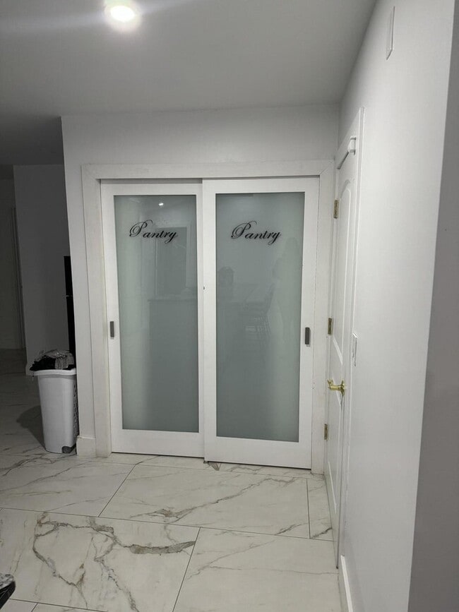 Building Photo - 112 Parkwood Dr