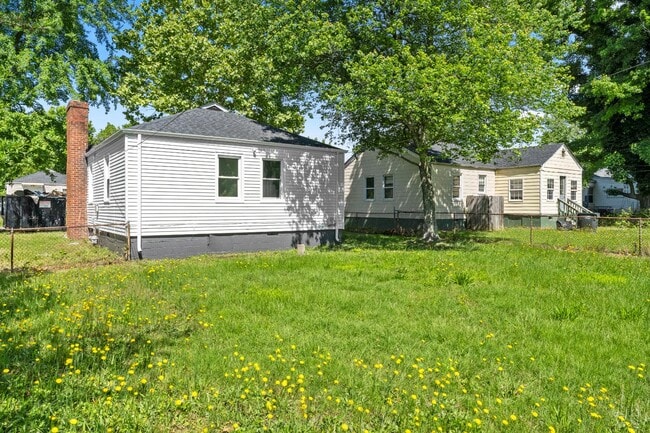 Building Photo - 2918 Lynhaven Ave