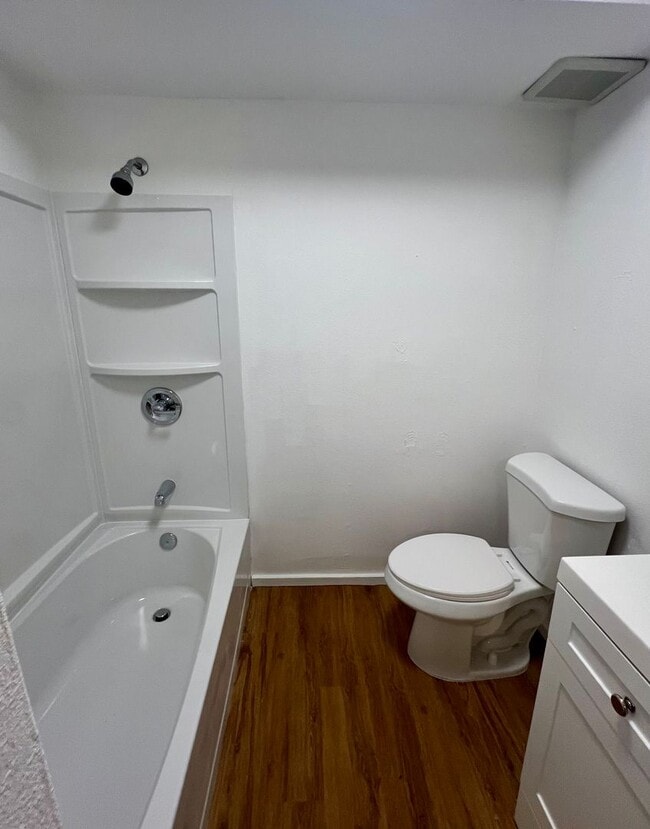 Building Photo - 2 Bedroom, 1 Bath Condo- Hilo Terrace